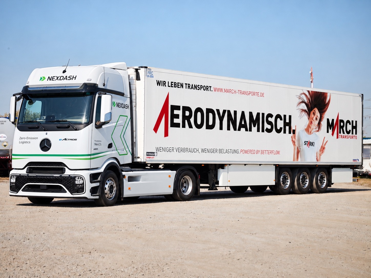 Mercedes eActros 600 im NEXDASH-Design mit MARCH-Kühlauflieger