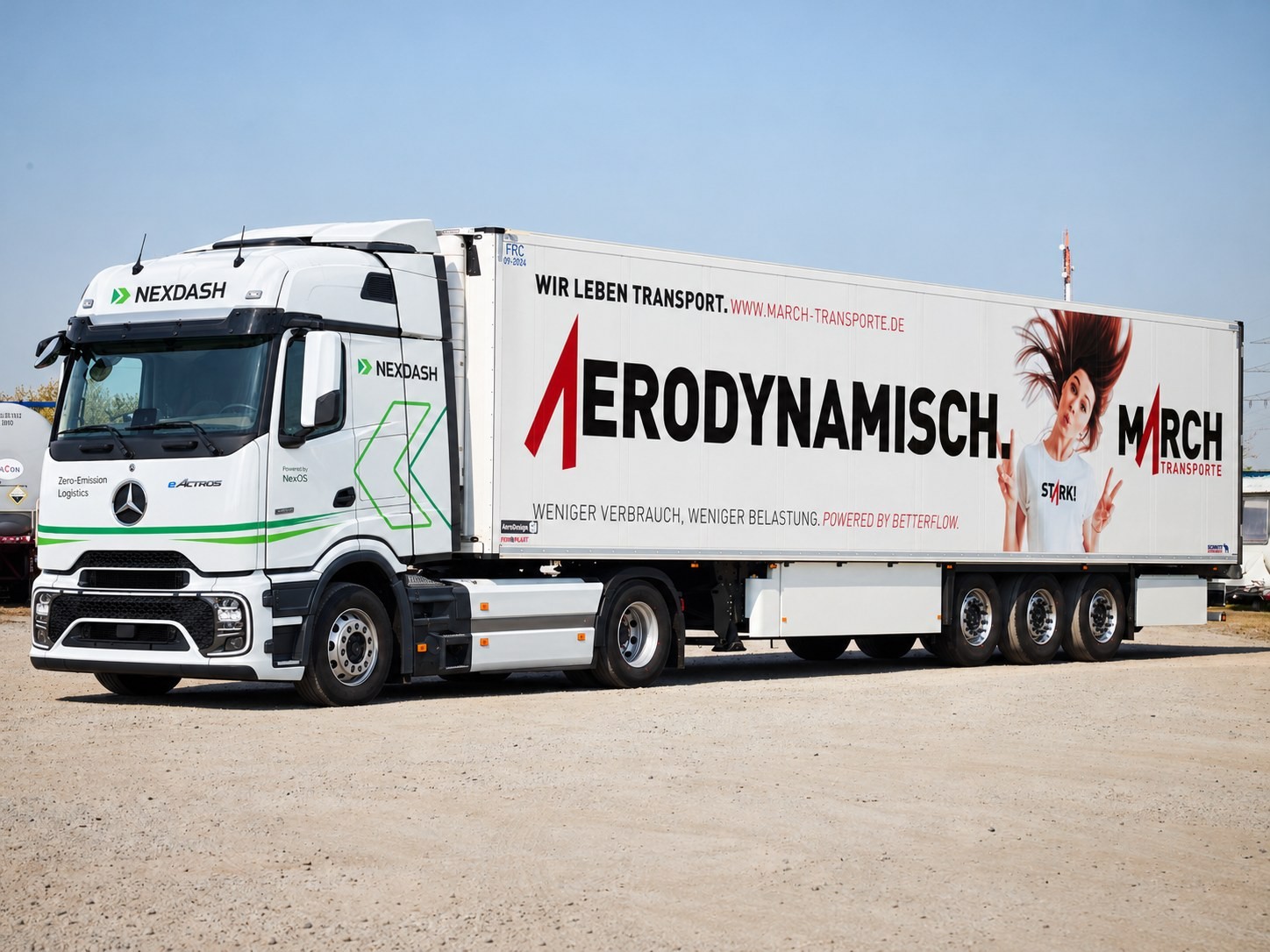 Mercedes eActros 600 im NEXDASH-Design mit MARCH-Kühlauflieger
